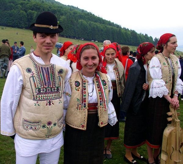 Gyimesi csángó viselet